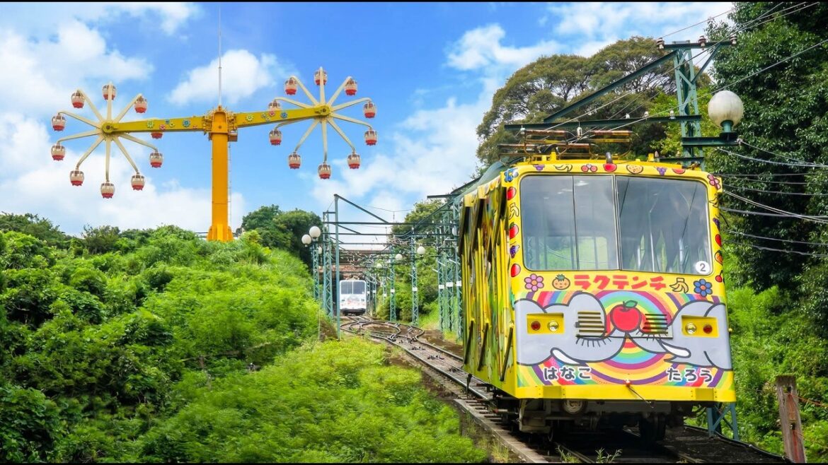 Cable Car to a Mountaintop Amusement Park in Japan 🎢 Double-Decker Ferris Wheel 🎡