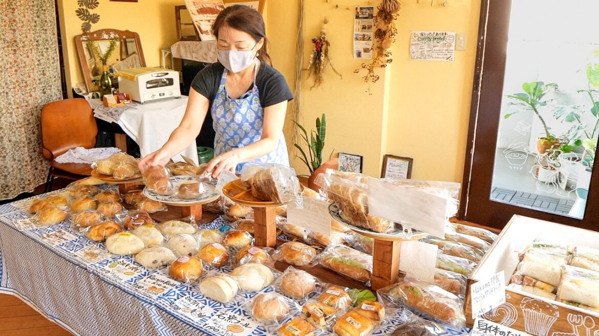 主婦がひとりで営む小さな隠れ家ベーカリーの2日間。夢を叶えたワンオペ女性店主たちに密着 主婦がひとりで営む小さな隠れ家ベーカリーの2日間。夢を叶えたワンオペ女性店主たちに密着
