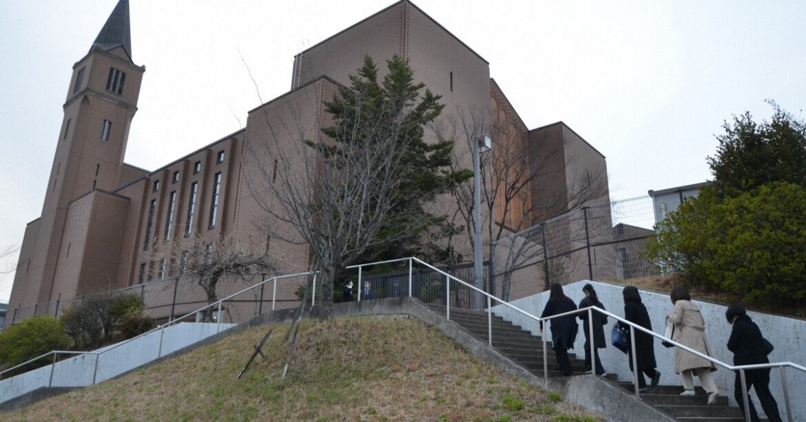 Parents question Kyoto Pref. school over fatal boating accident in closed-door briefing