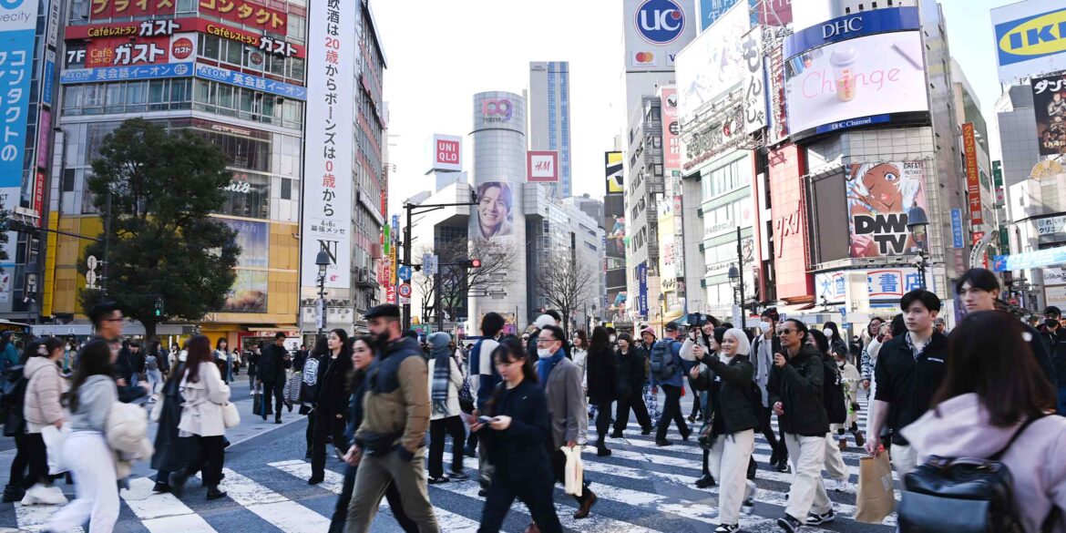 Tokyo 'smartly' addresses lack of trash cans amid overtourism concerns