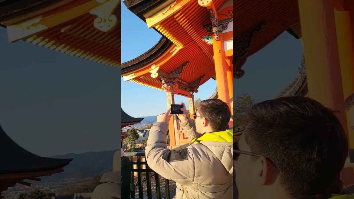 청수사에서 바라본 교토 시내 전경~ㅎㅎKiyomizu-dera #shorts # #travel #경치좋은곳#청수사 #일본여행 #풍경 #여행유튜버#교토 Sunset #일본여행 청수사에서 바라본 교토 시내 전경~ㅎㅎKiyomizu-dera #shorts # #travel #경치좋은곳#청수사 #일본여행 #풍경 #여행유튜버#교토 Sunset #일본여행