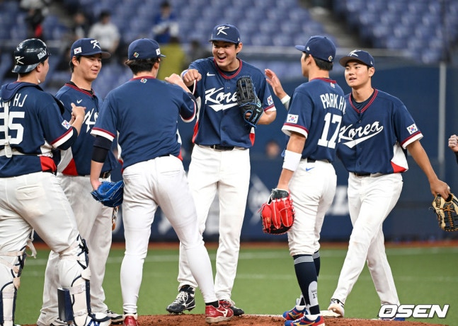 The Korean national baseball team is happy after winning the Orix match on the 3rd. 