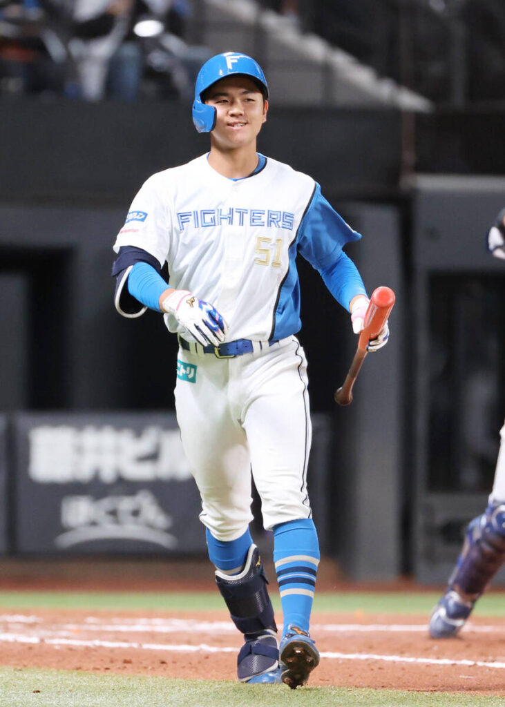 Handa Minamiju (camera: Masahiko Ikeuchi) was downed at first base with two outs in the 8th inning (struck out).