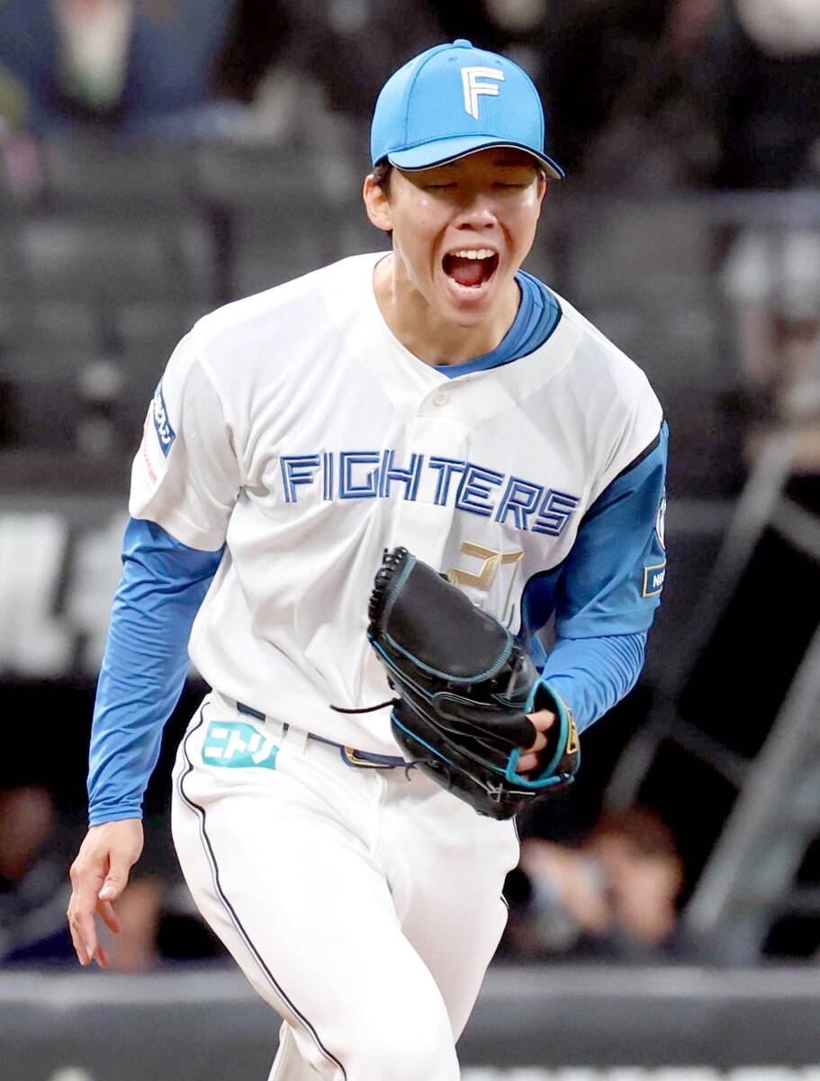 Okawa Yoshihide took the mound in the 8th inning closer all three batters (photographer: Ikeuchi Masahiko)