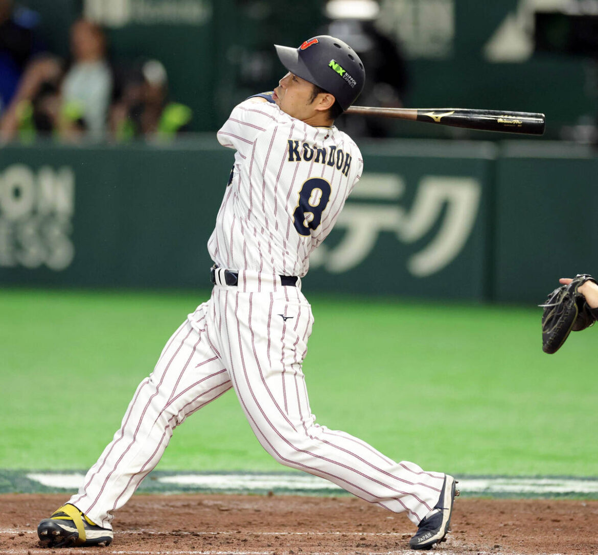 Kensuke Kondo (camera: Daisuke Iwata) is out on a fly ball to center field with one out in the third inning.