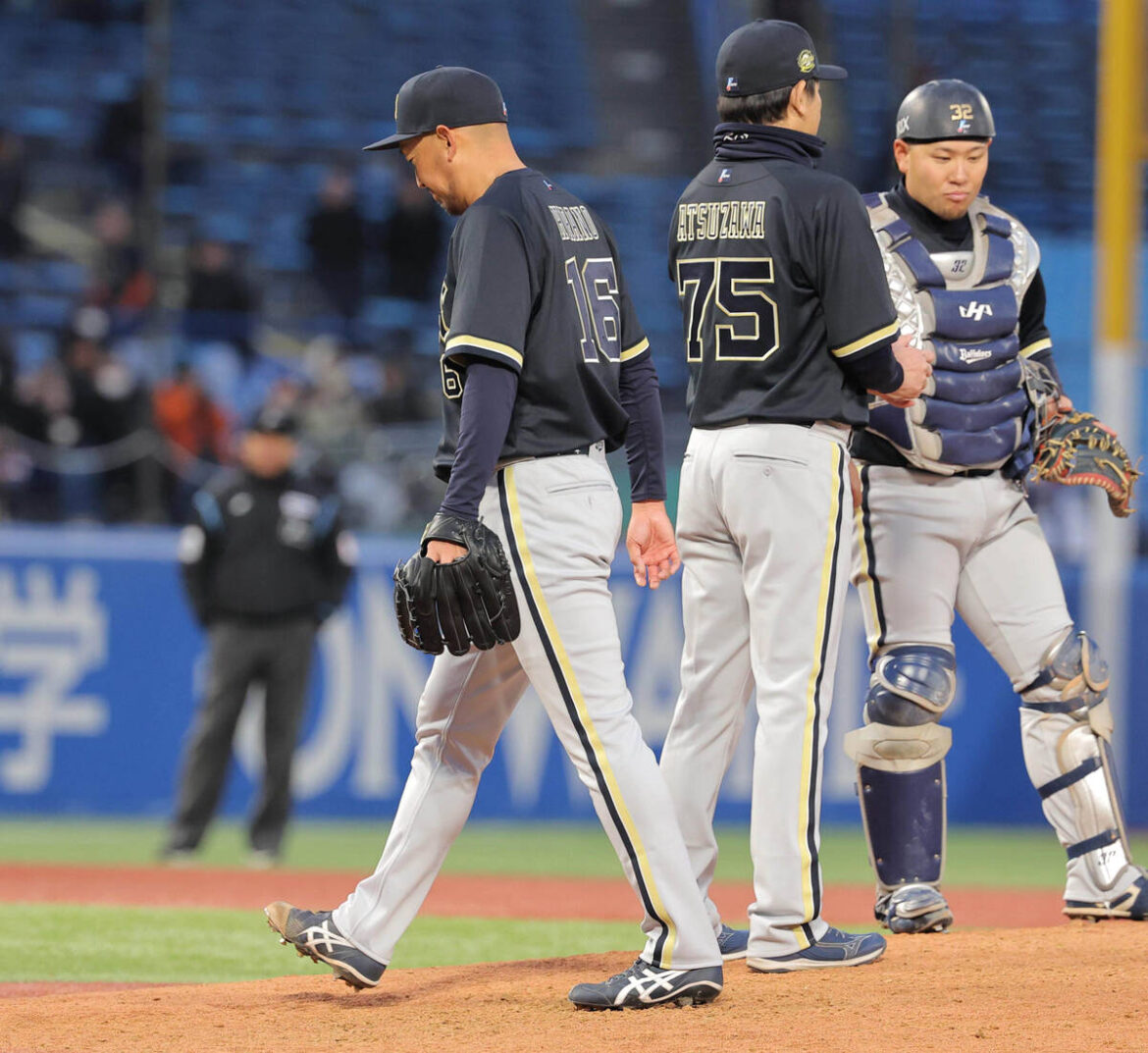 Yoshihisa Hirano was taken out of the game in the middle of the 7th inning (Photo by Shohei Uemura)