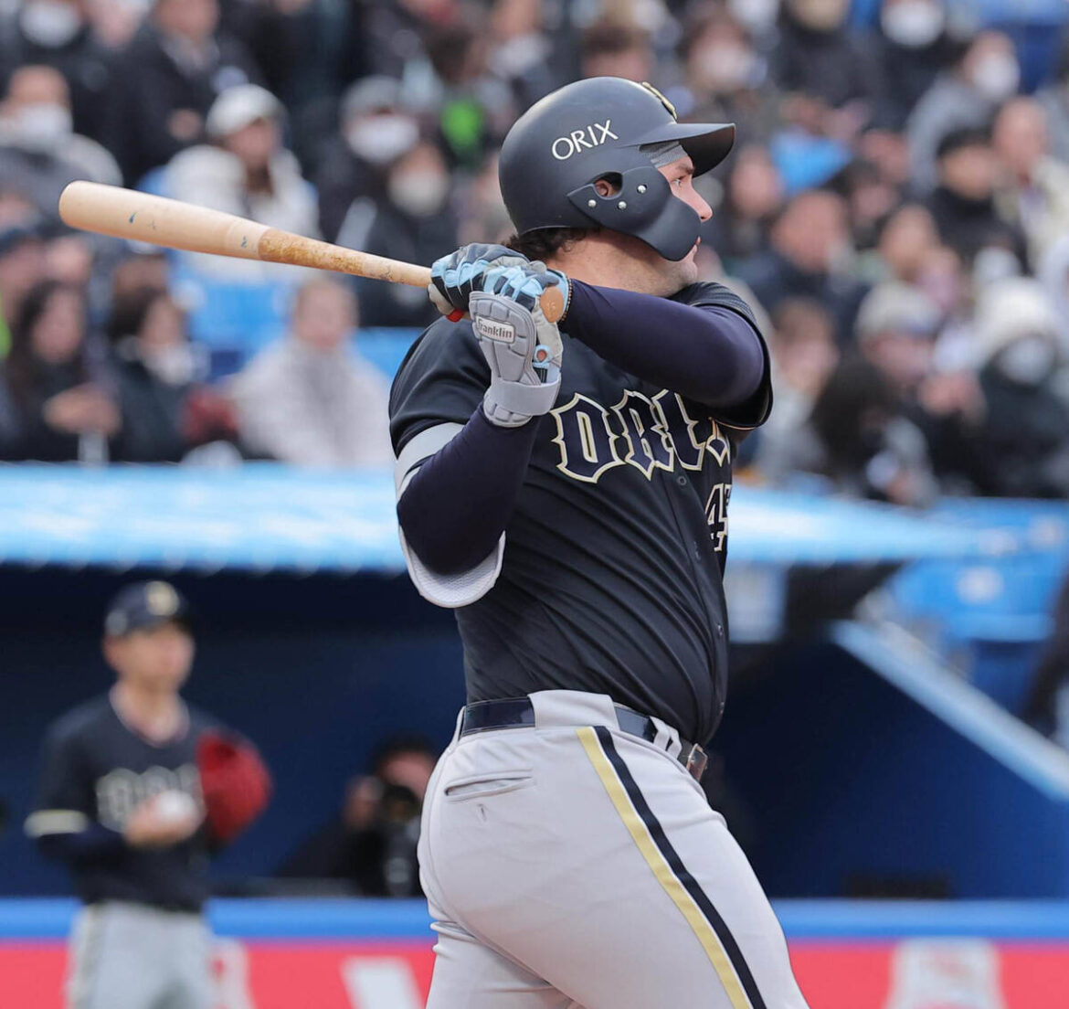 In the fifth inning with two outs, Seymour hit doble to left-center field (Photo by Shohei Uemura)