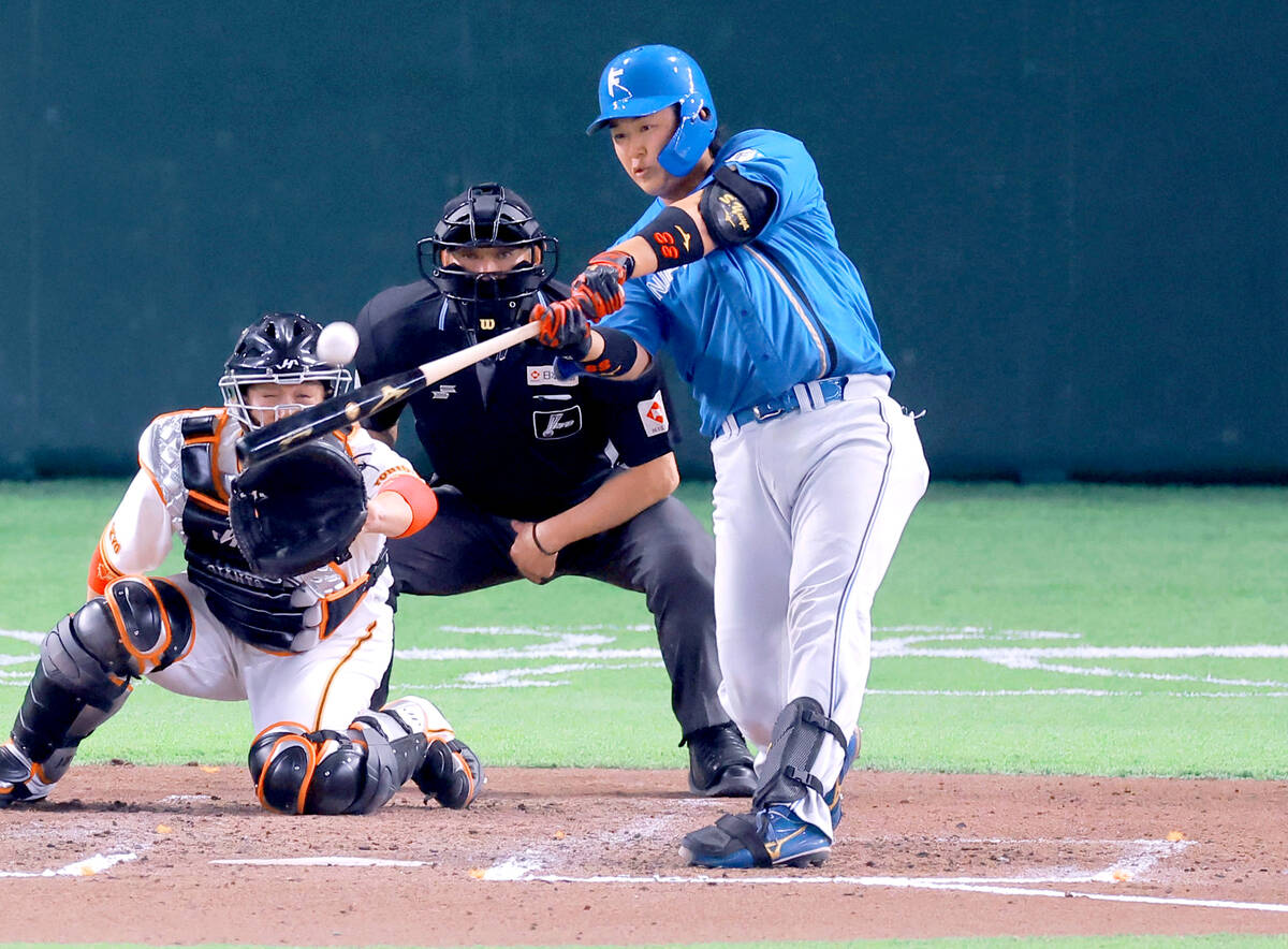 In the 7th inning with no outs, Yuya Shindo hits Home Run over left field (Photo by Tsuyoshi Furukawa)