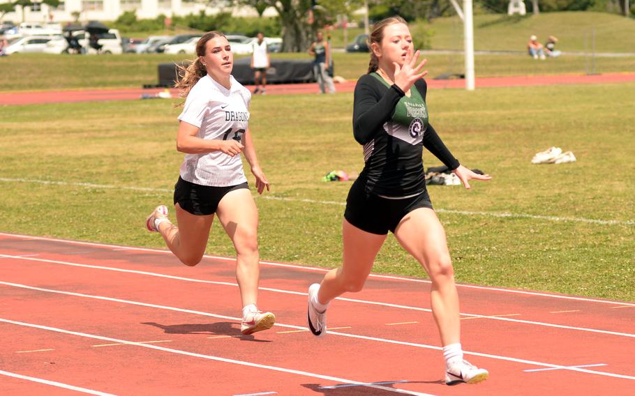 Savannah Stewart and Kayden Hammac run in the 200.