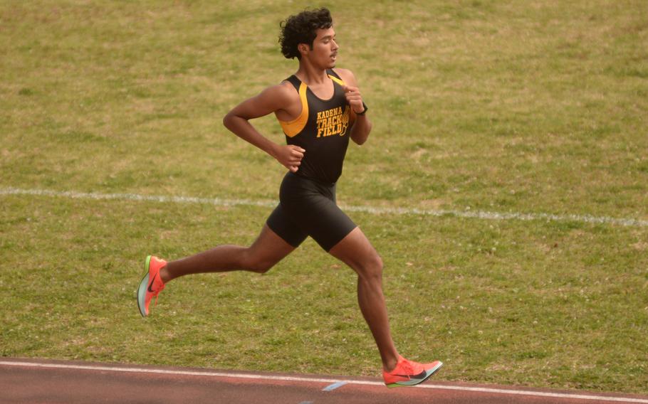 Jeremiah Williams wins the boys 1,600.