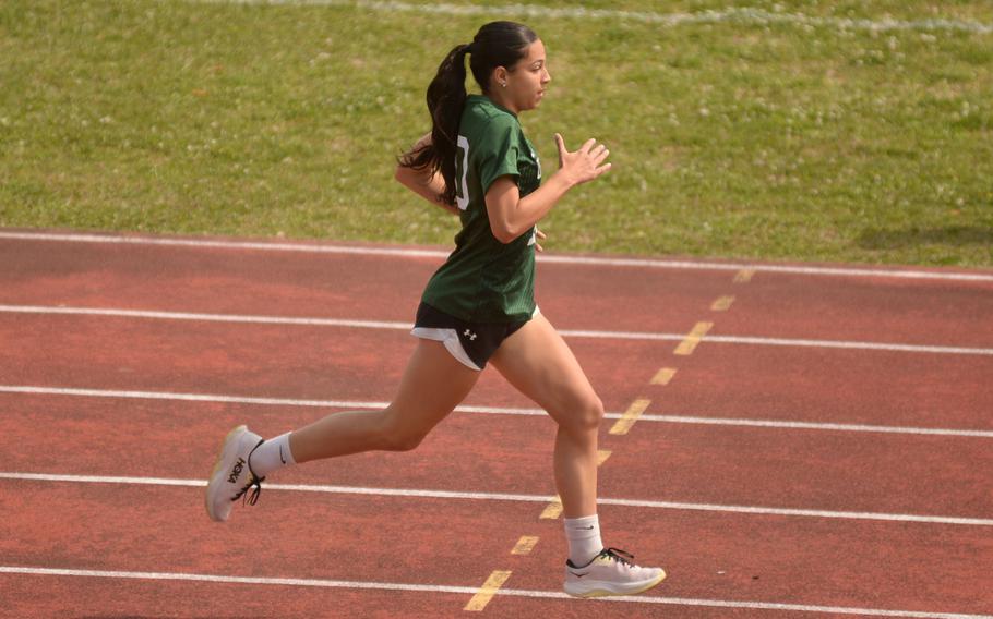 Alexa Welsh runs in the 400.