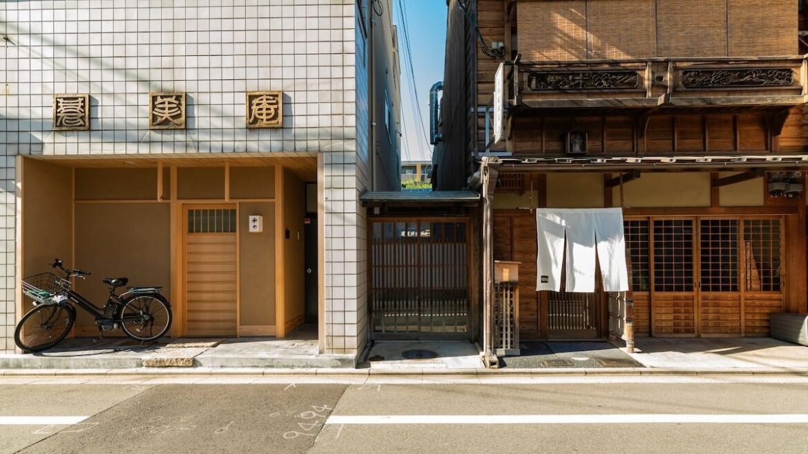 The 10 Best Airbnbs in Kyoto for a Springtime Getaway