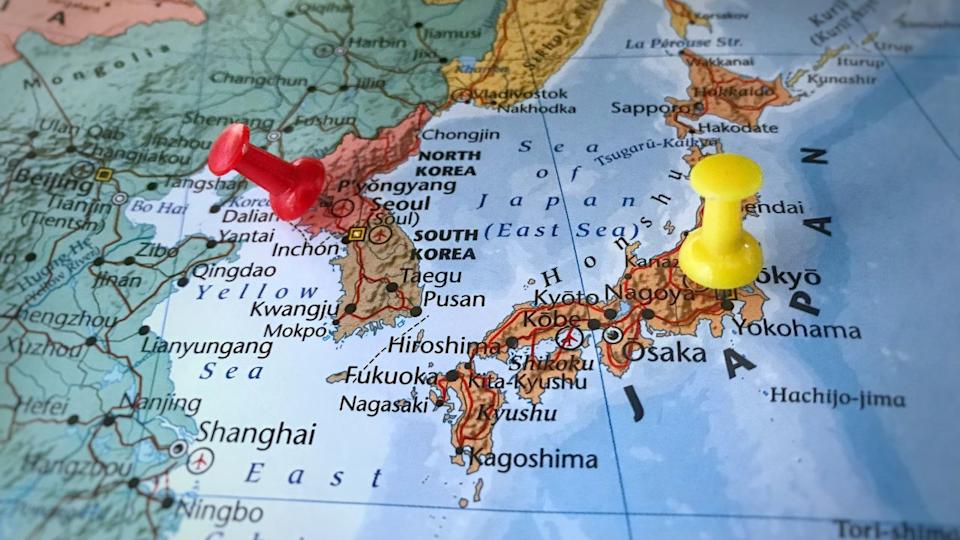 Focus pushpin marking p'yongyang korea and tokyo japan
