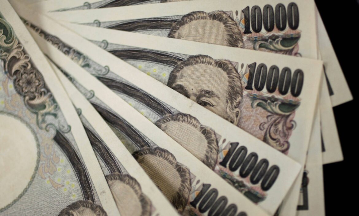 Seven arrested over robbery of ¥423 million in Tokyo