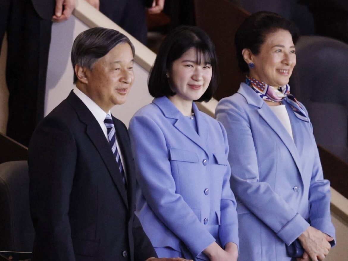 Imperial couple postpone Tohoku visit due to cold symptoms
