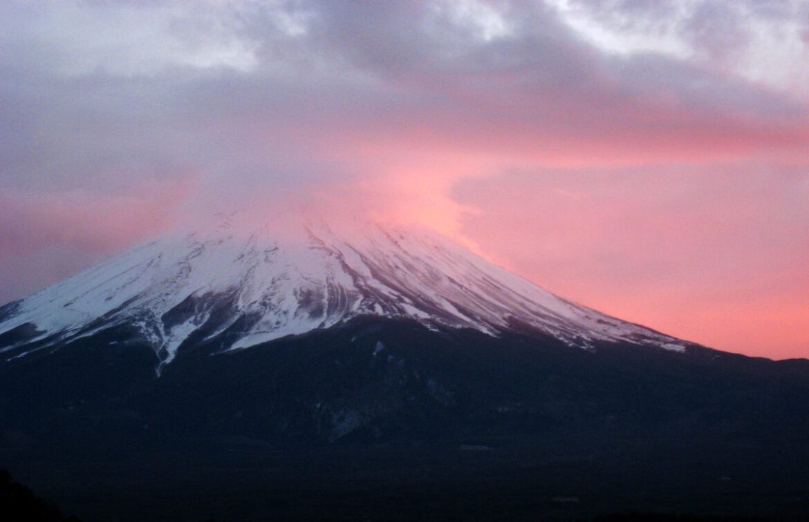 Scientists Find Microplastics in the Clouds Above Mount Fuji