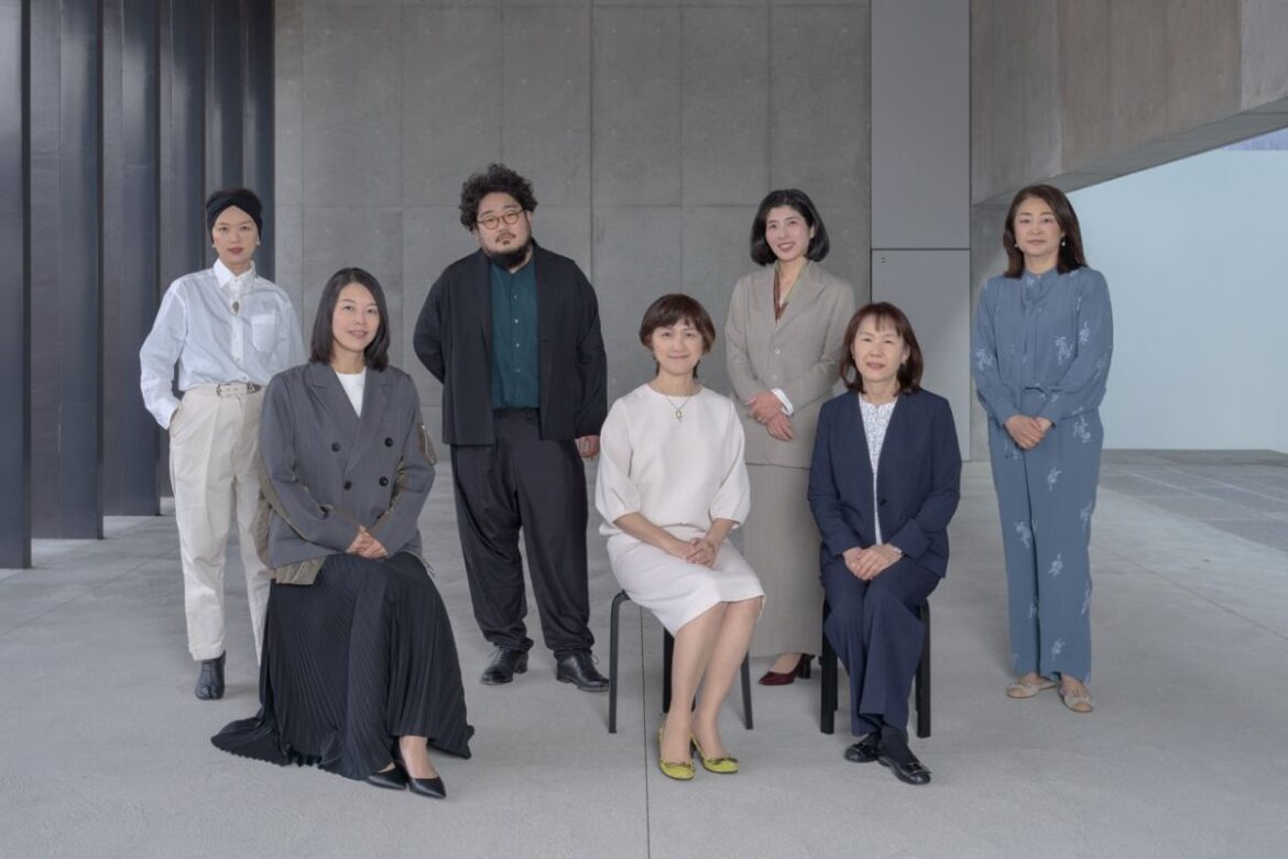 The ACK leadership committee: Doi Miho, Hattori Yoko, Mine Keiko, Ohishi Masako, Suzuki Hidenori, Takamura Miwa and Tezen Wakako
