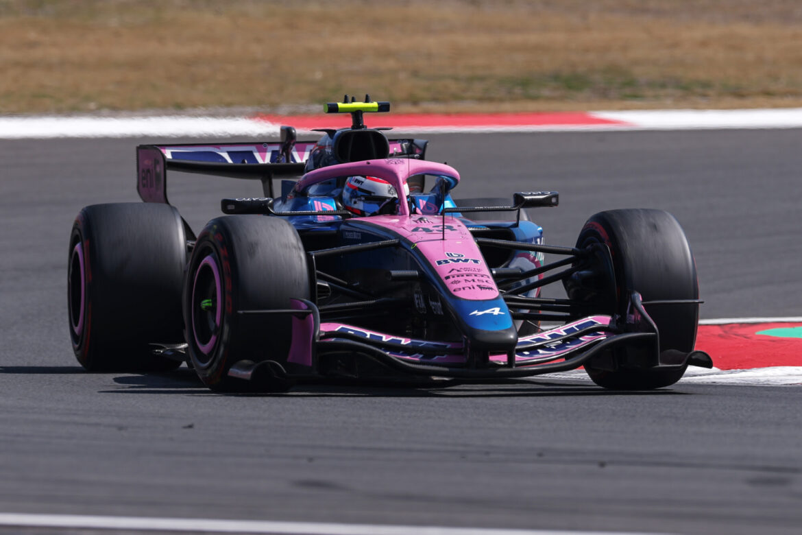 Credit: SHANGHAI, CHINA - MARCH 14: Franco Colapinto of Argentina driving the (43) Alpine F1 A526 Mercedes on track during the Sprint ahead of the F1 Grand Prix of China at Shanghai International Circuit on March 14, 2026 in Shanghai, China. (Photo by Lars Baron/LAT Images)