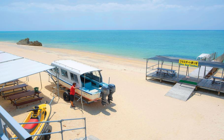 Glass boat tour at Miibaru Beach