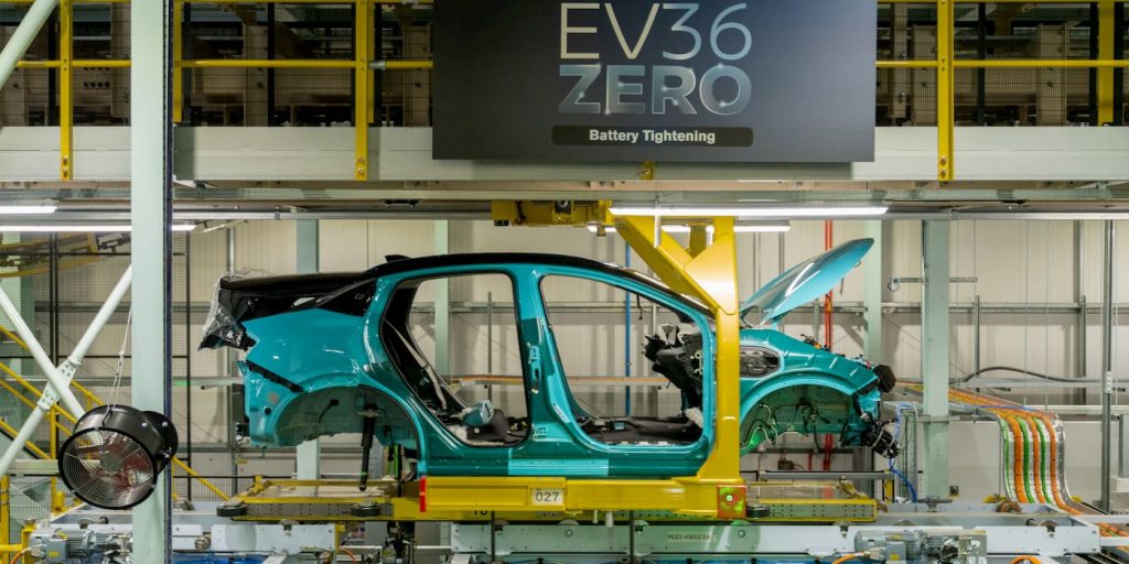 Nissan-LEAF-production-UK