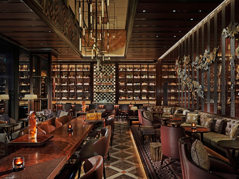 Virtu, a dimly lit bar at the Four Seasons Hotel Tokyo at Otemachi