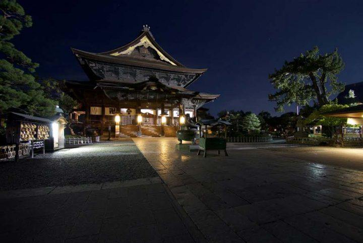 Zenkoji at night