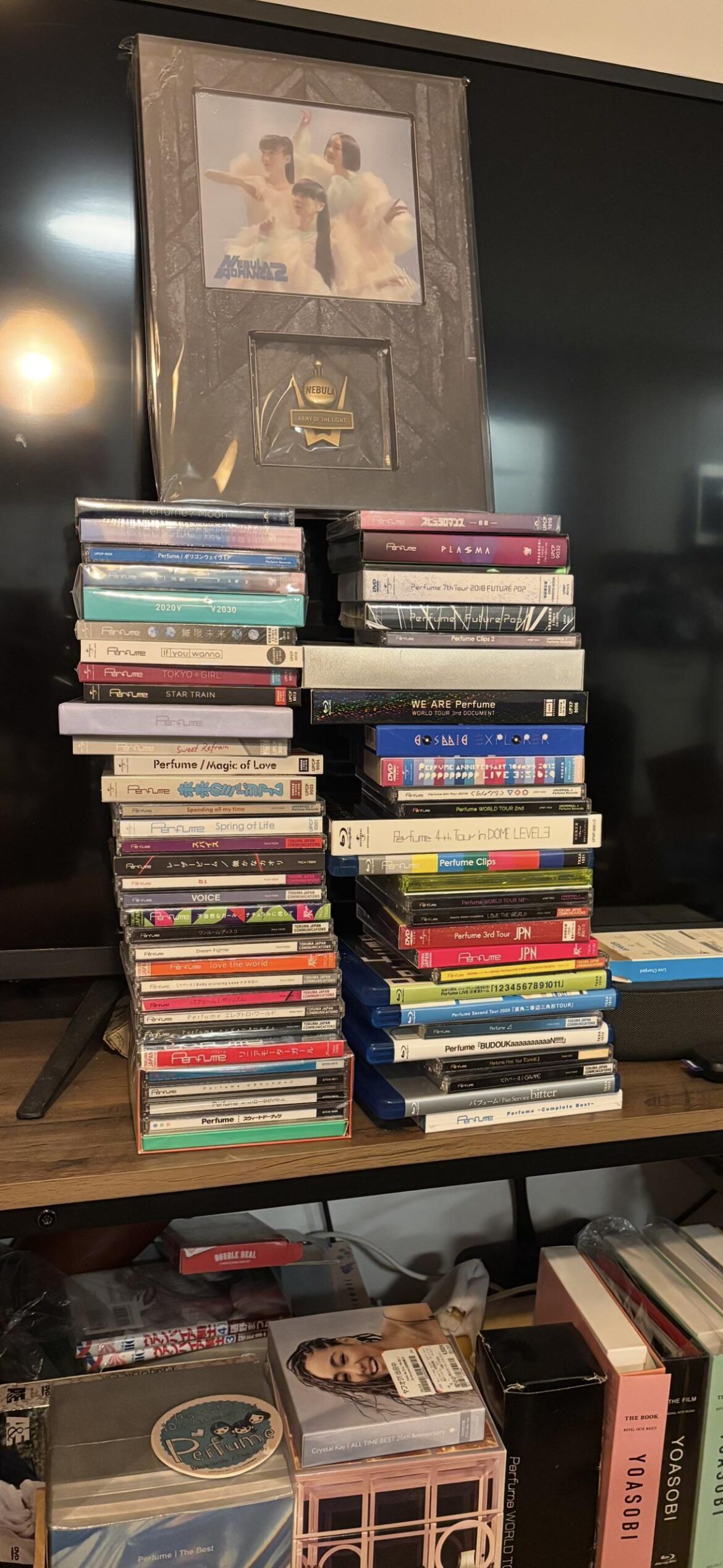 [USA] selling perfume CDs/DVDs/merch!