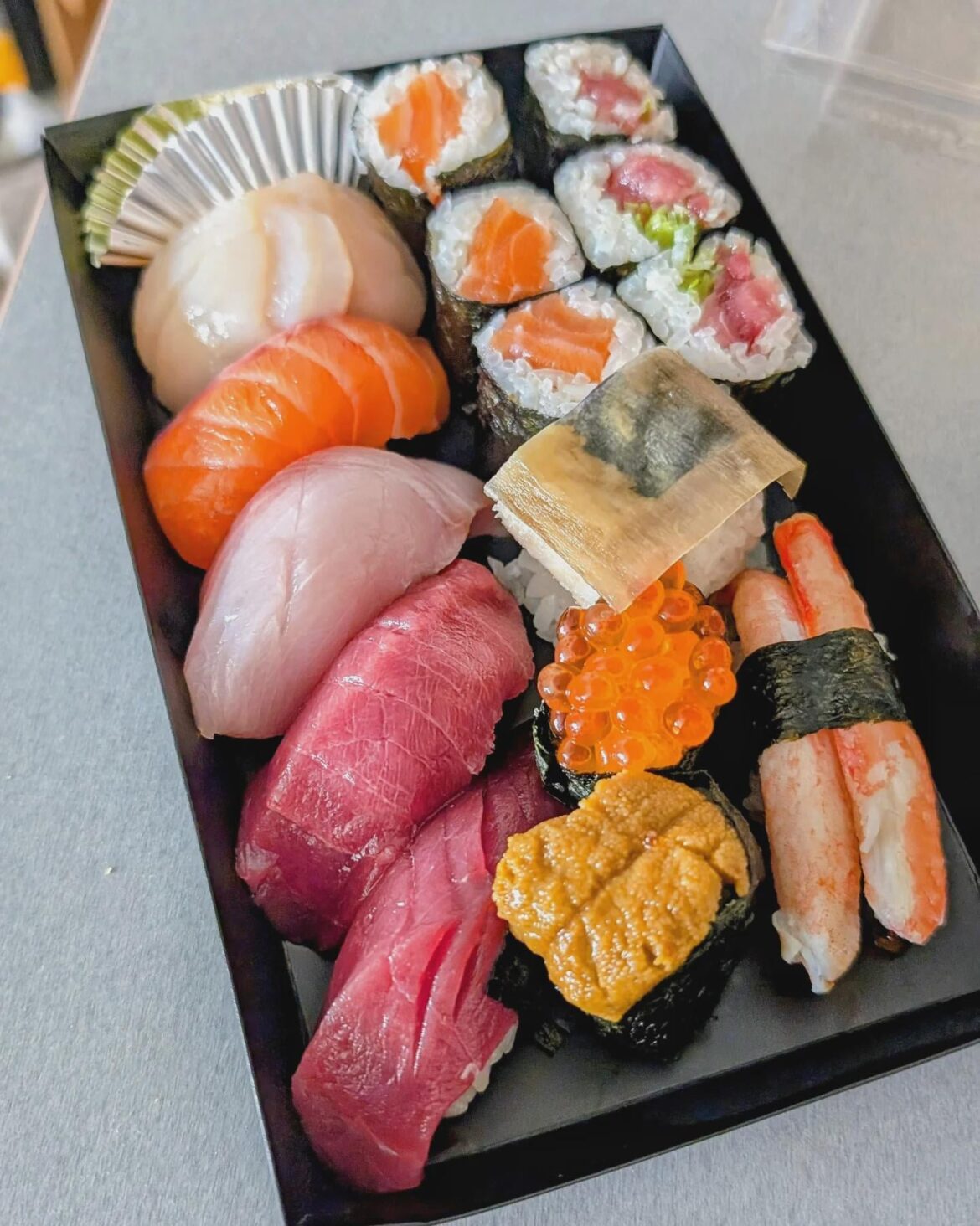 I almost cried opening this sushi box. Otoro, uni, ikura, hotate AND crab all in one set 😭🍣 Which piece would you eat first?