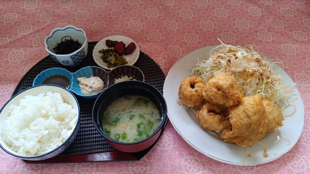 Hamo (conger eel) tempura set meal in Kitsuki, Oita, Kyushu — Around 900 yen.