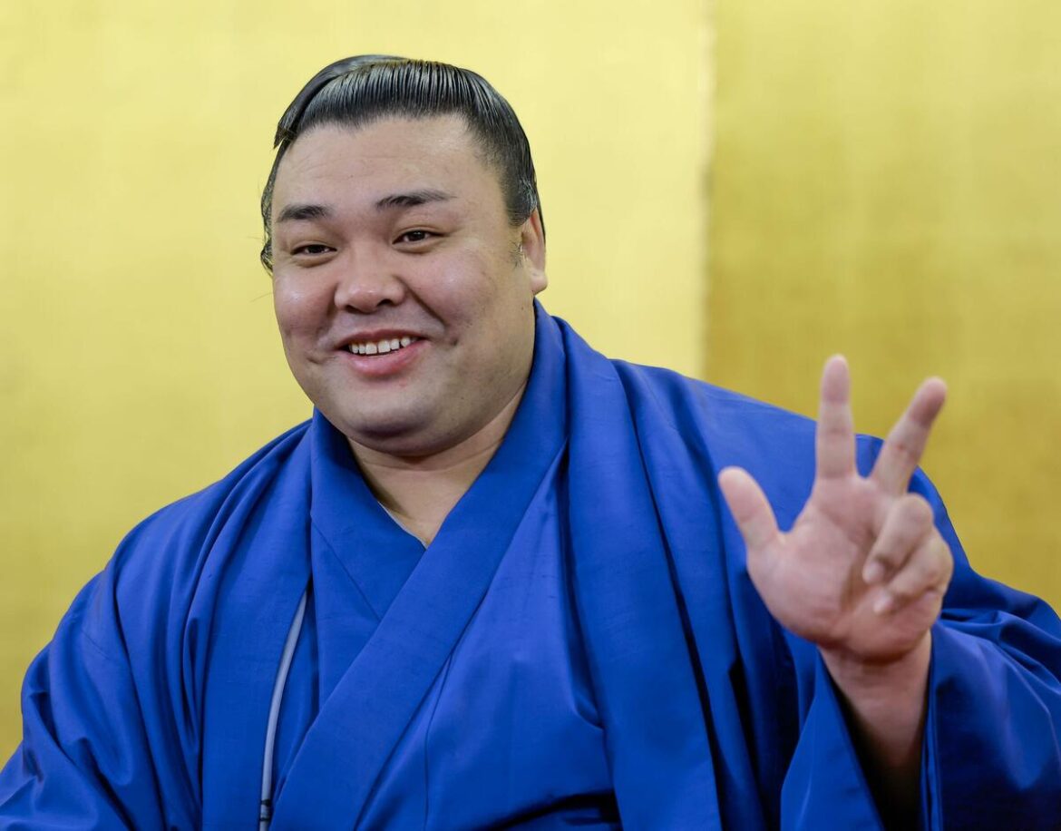 Ozeki return hopeful Kirishima savors long-awaited title