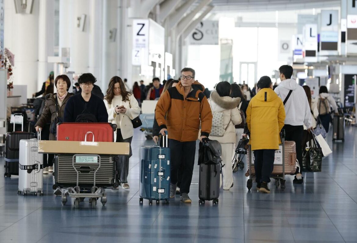 Japan mulls abolishing face-to-face immigration checks amid tourism surge