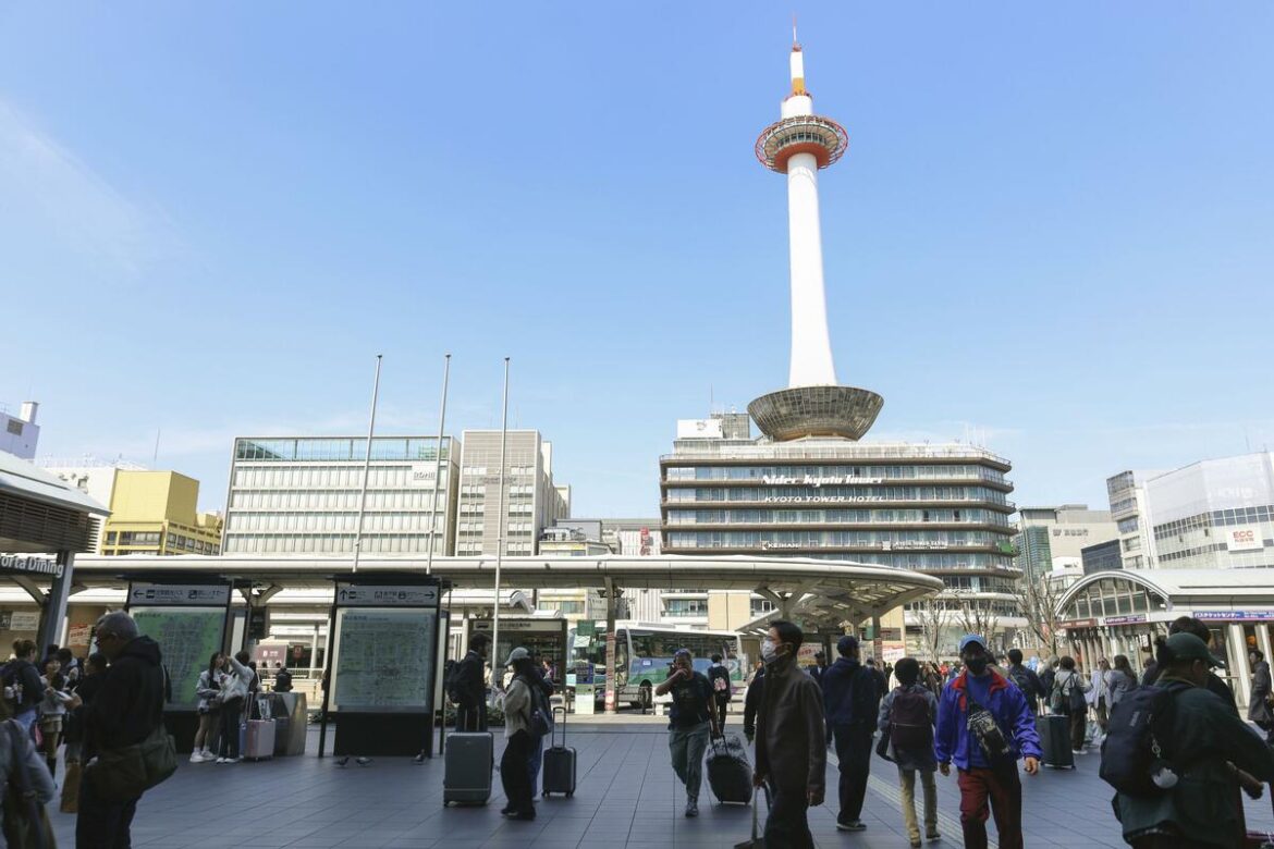 Experts call for doubling height limit for buildings near Kyoto Station
