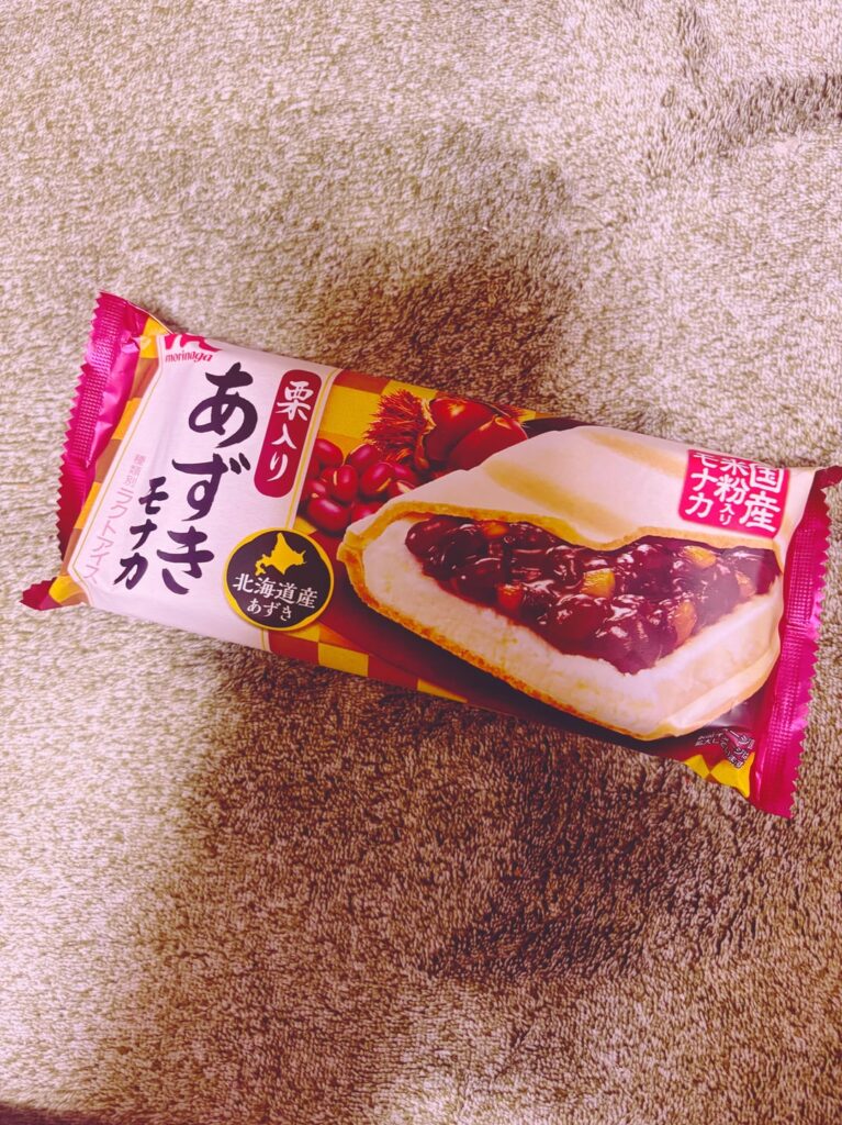 ice cream in the middle(Monaka ice)