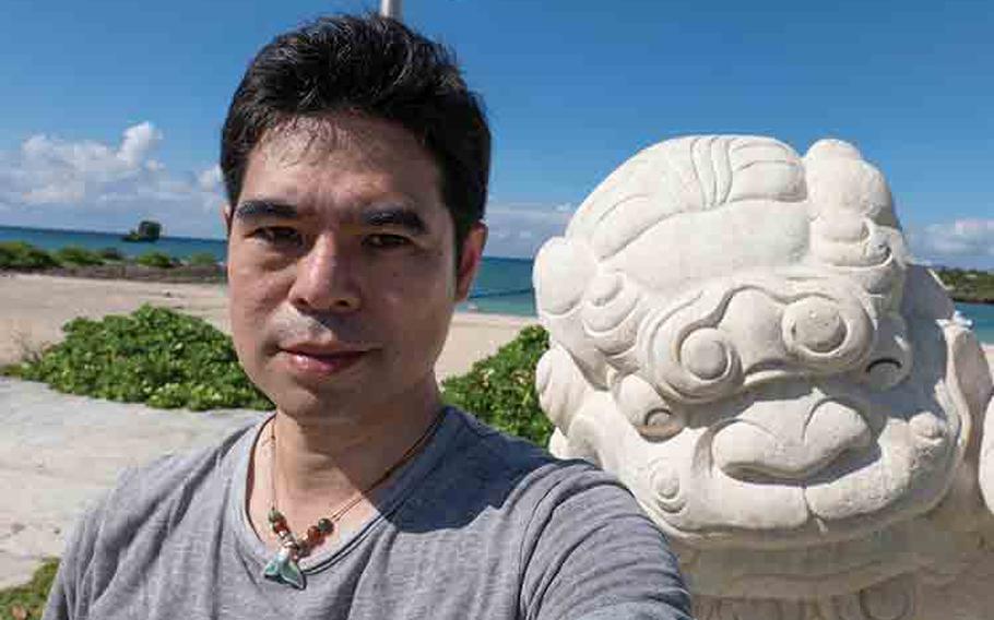 Shoji with shisa statue on Nabee Beach