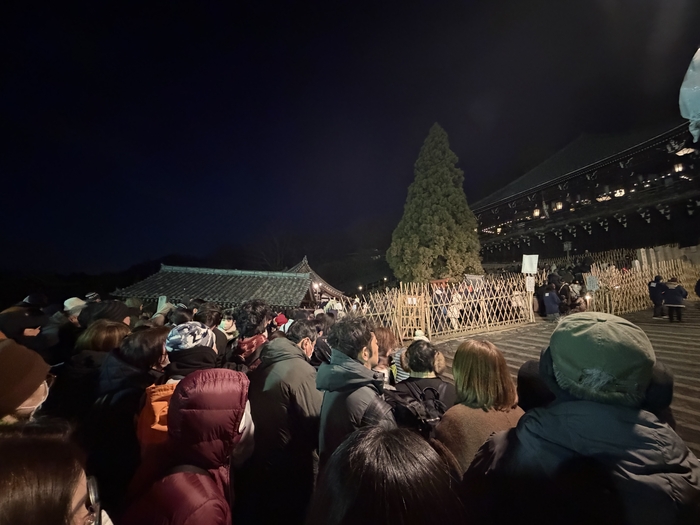 Tourists who visited Omizutori / Photograph = Moon Jae-yeon Travel + Reporter