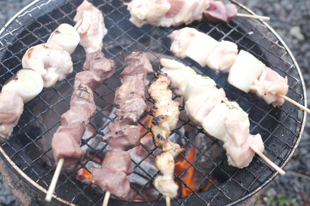 [Homemade] Grilling Yakitori on a traditional shichirin in the garden of my 100-year-old farmhouse. The fresh air and charcoal smoke are pure therapy.