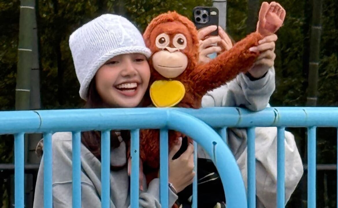 BLACKPINK Lisa Shares Adorable Moment With Viral Monkey Punch In Japan