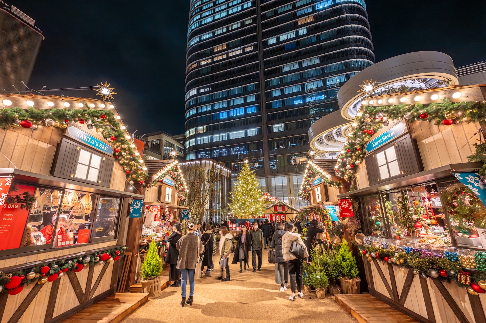 roppongi-hills-christmas-market-genki-pixta_109840644_m.jpeg
