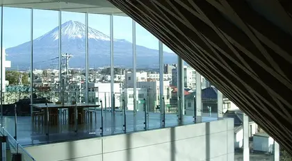 The Mount Fuji World Heritage Centers of Yamanashi and Shizuoka The Mount Fuji World Heritage Centers of Yamanashi and Shizuoka
