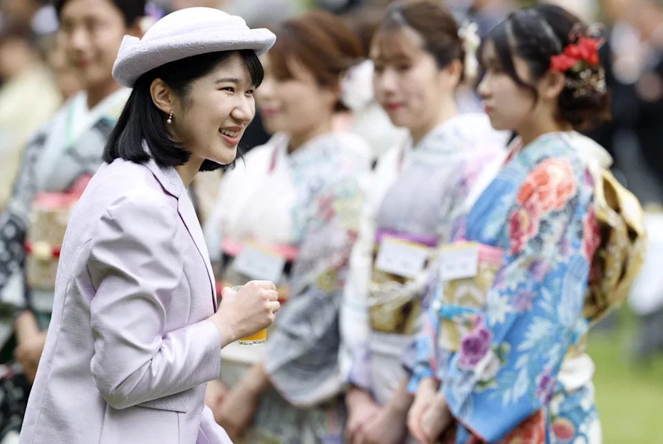 Japan imperial couple hosts spring garden party