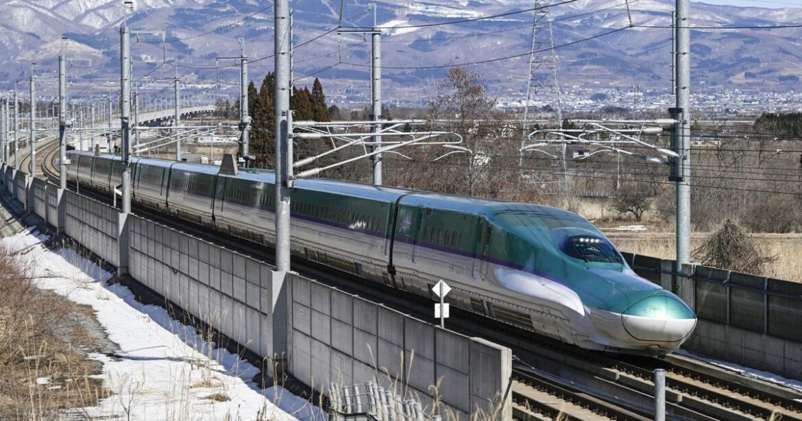 Japan Rail Pass targeting foreign tourists to get price hike from Oct.