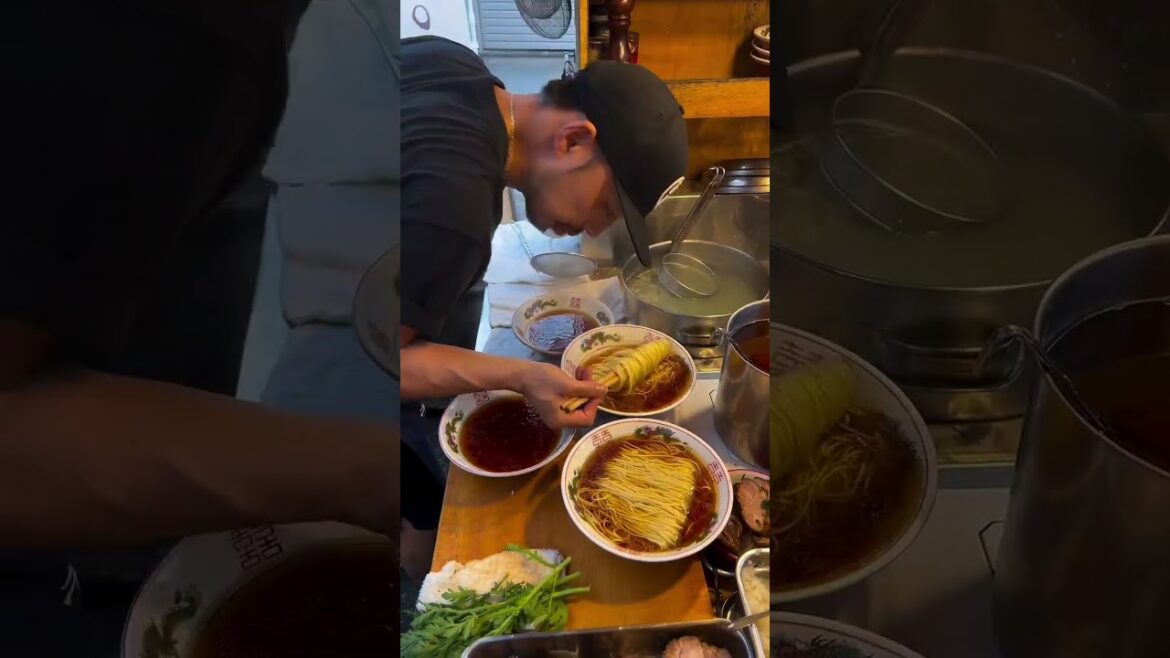 The Best Street Ramen! One of the most famous ramen in Japan #japan #shorts #japanesefood #ramen