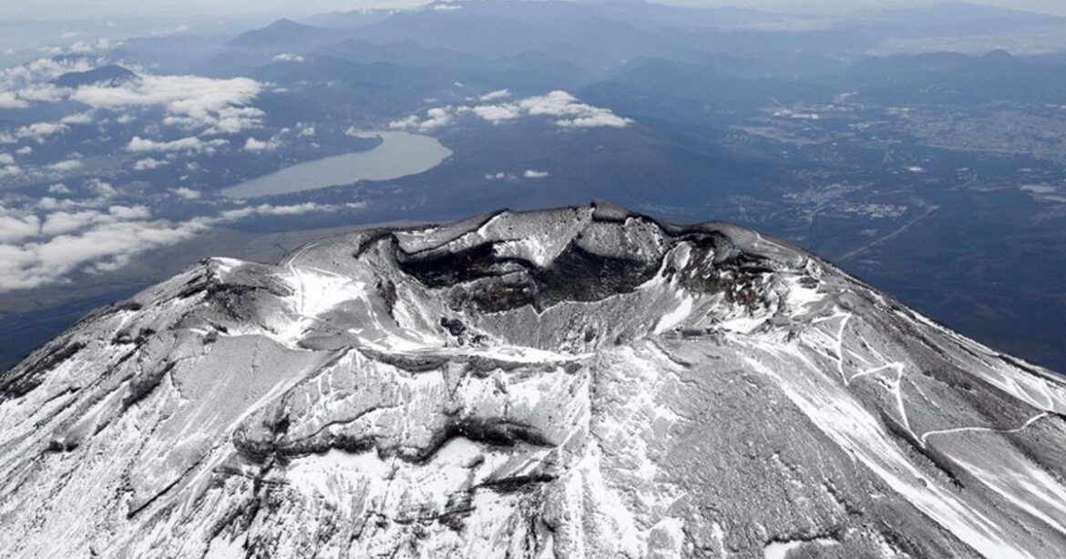 In Photos: Mt. Fuji gets season's 1st snowcap, 3rd latest on record