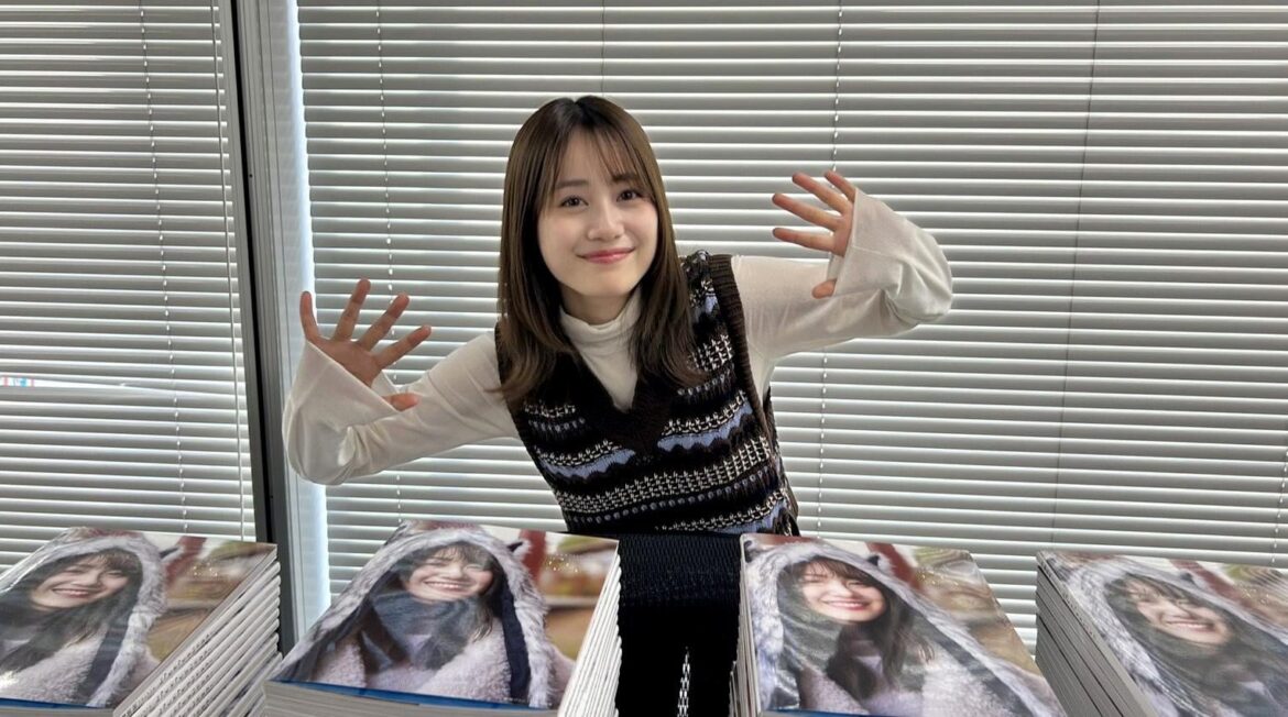 Itou Miku Signed and Personalized Copies of Her Photobook for 110 Winners🐺✨