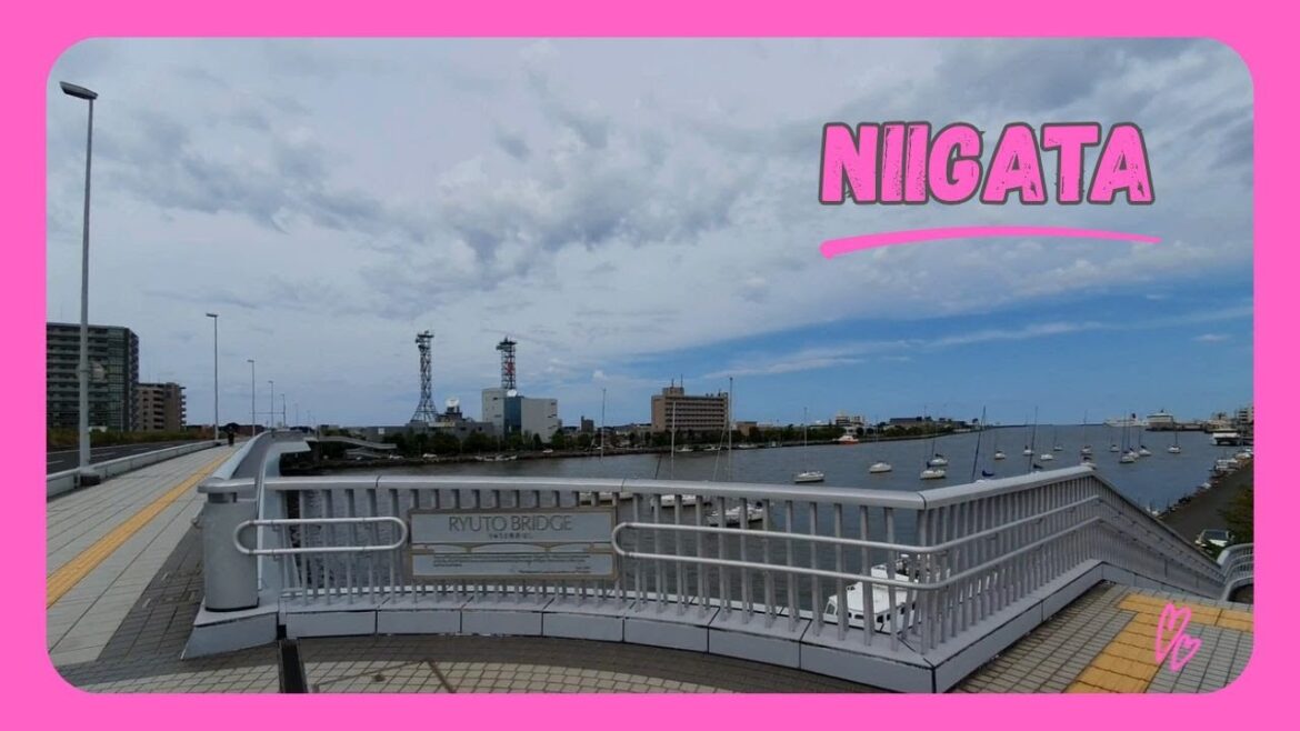NIIGATA in Japan and travel guide to HIYORIYAMAHAMA beach with the Sea of ​​Japan, and SUICA, JP