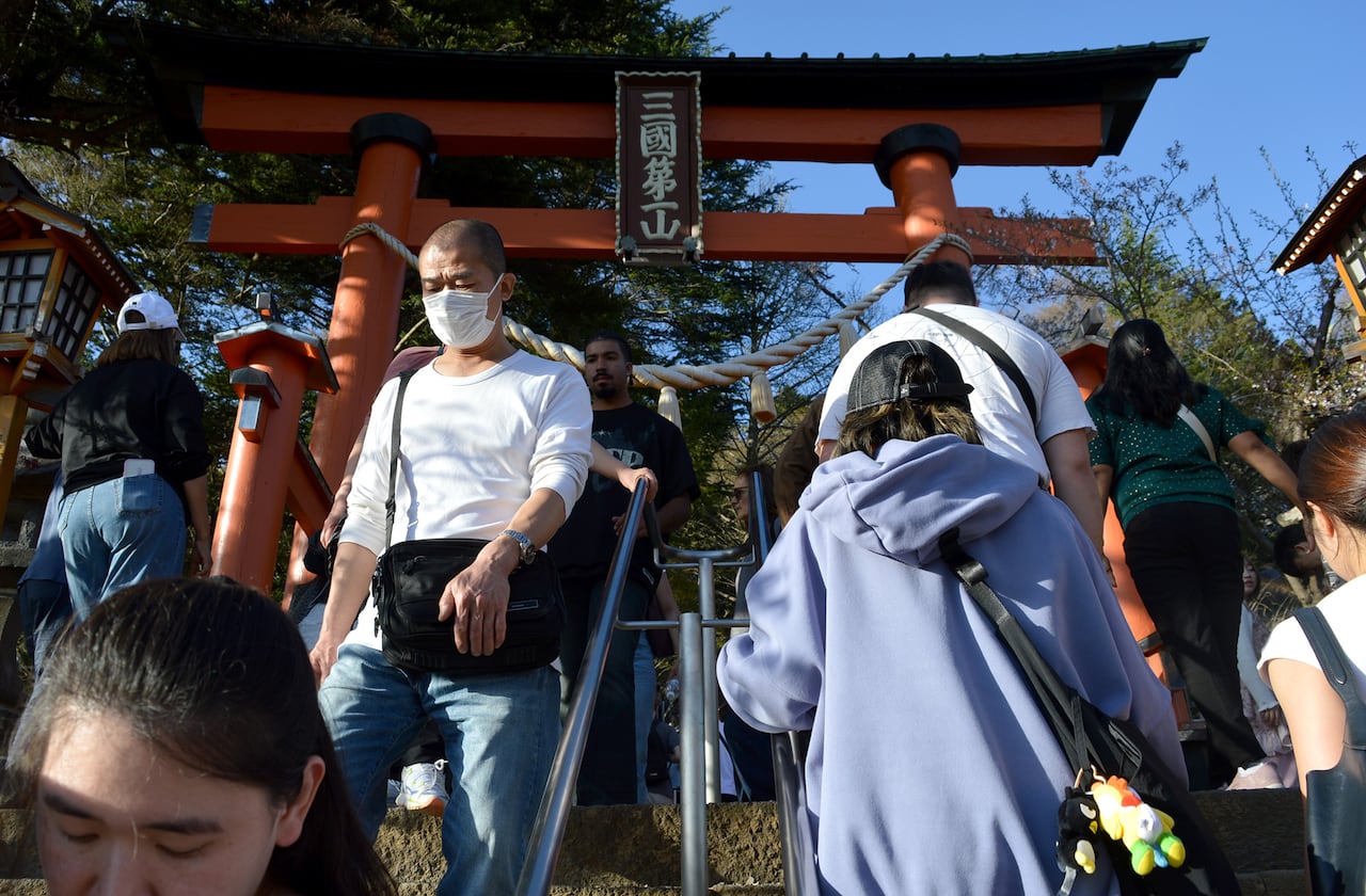 A throng of people move up and down a set of stairs.