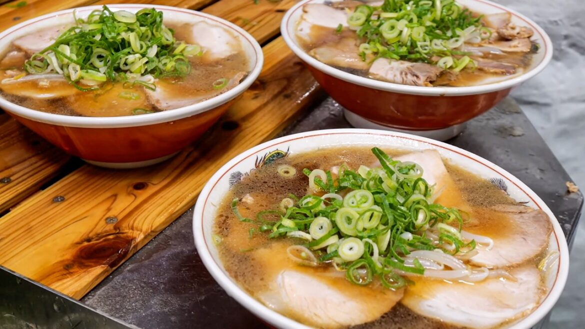 １９４７年創業の老舗が大阪初出店！１日６００杯が消える止まらないラーメンラッシュがヤバ過ぎた丨THE BEST Ramen in Japan
