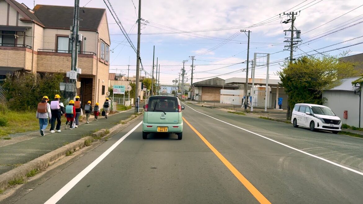 Passing at School Zone Area | Pupils Walk in Group | Morning Drive at Osaki Town Toyohashi City Passing at School Zone Area | Pupils Walk in Group | Morning Drive at Osaki Town Toyohashi City