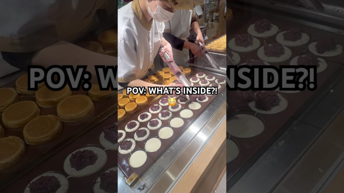 I Opened This Japanese Street Cake… WOW 😳🇯🇵