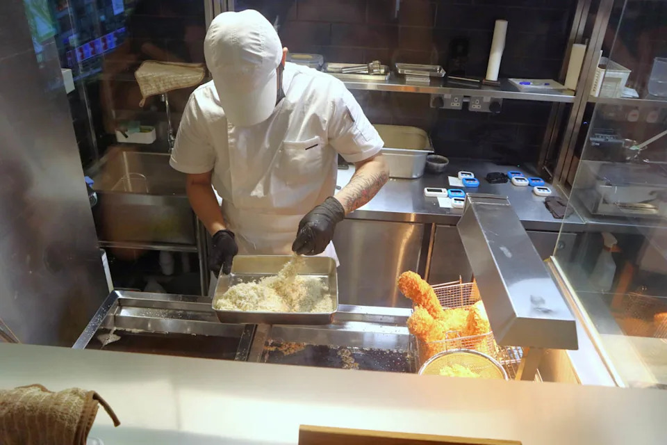 tonkatsu daiki - breading